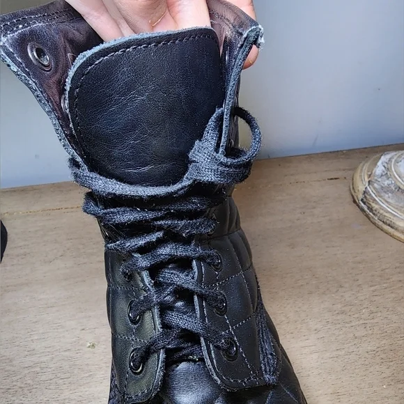 Dr. Martens AirWair CORALIE quilted leather boots black size 6 - Picture 12 of 12